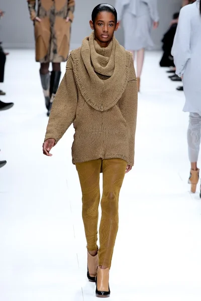 Look 10